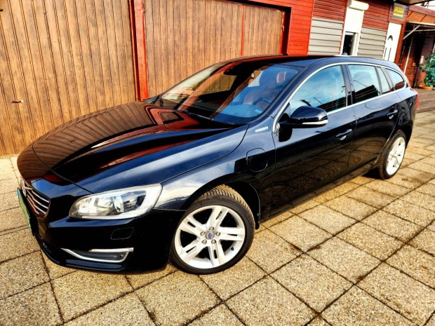 Volvo V60 2.4 D [D6] Phev AWD Momentum Geartron...